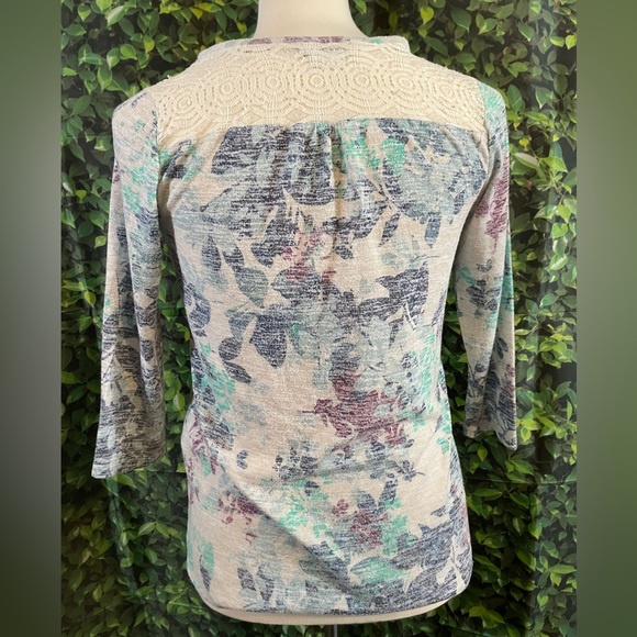 Women’s Van Heusen Top - Picture 2 of 3